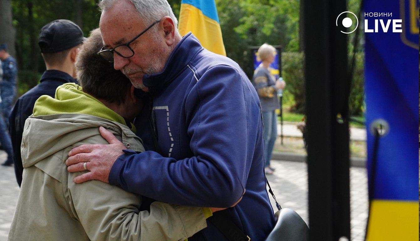 Вони стояли за нас і за свободу до кінця — в Одесі вшанували захисників України - фото 2