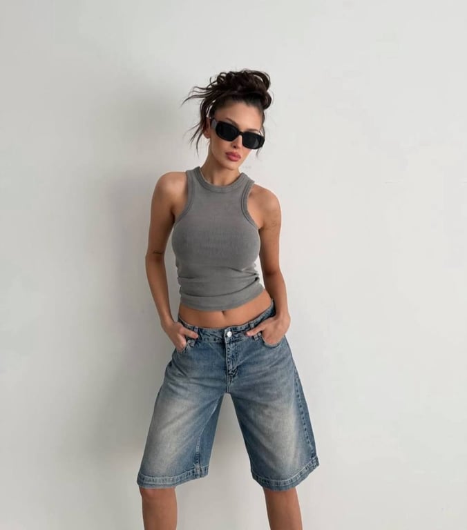 Майка в рубчик користується попитом вже не перший місяць