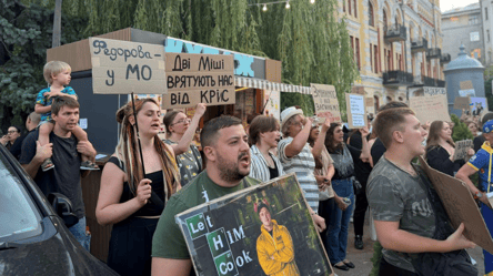 Українці продовжують виходити на протести проти відставки Федорова: фоторепортаж - 290x160