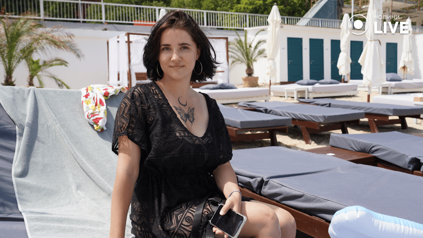 Відвідувачка пляжу