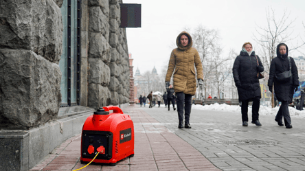 Бизнес для охраны генераторов нанимают пенсионеров — что известно - 285x160