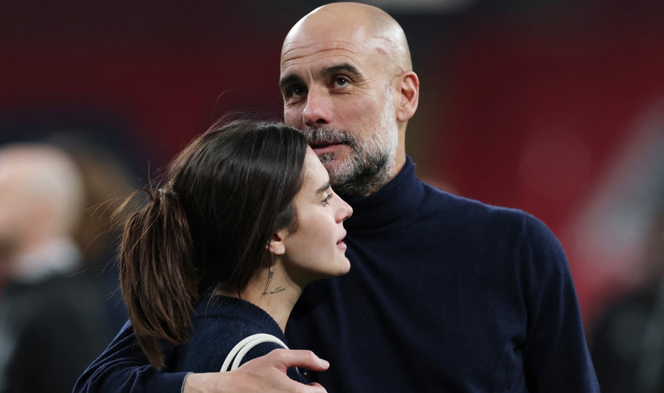 Хосеп Гвардиола и его дочь Мария после победы в Кубке английской лиги сезона 2025/26