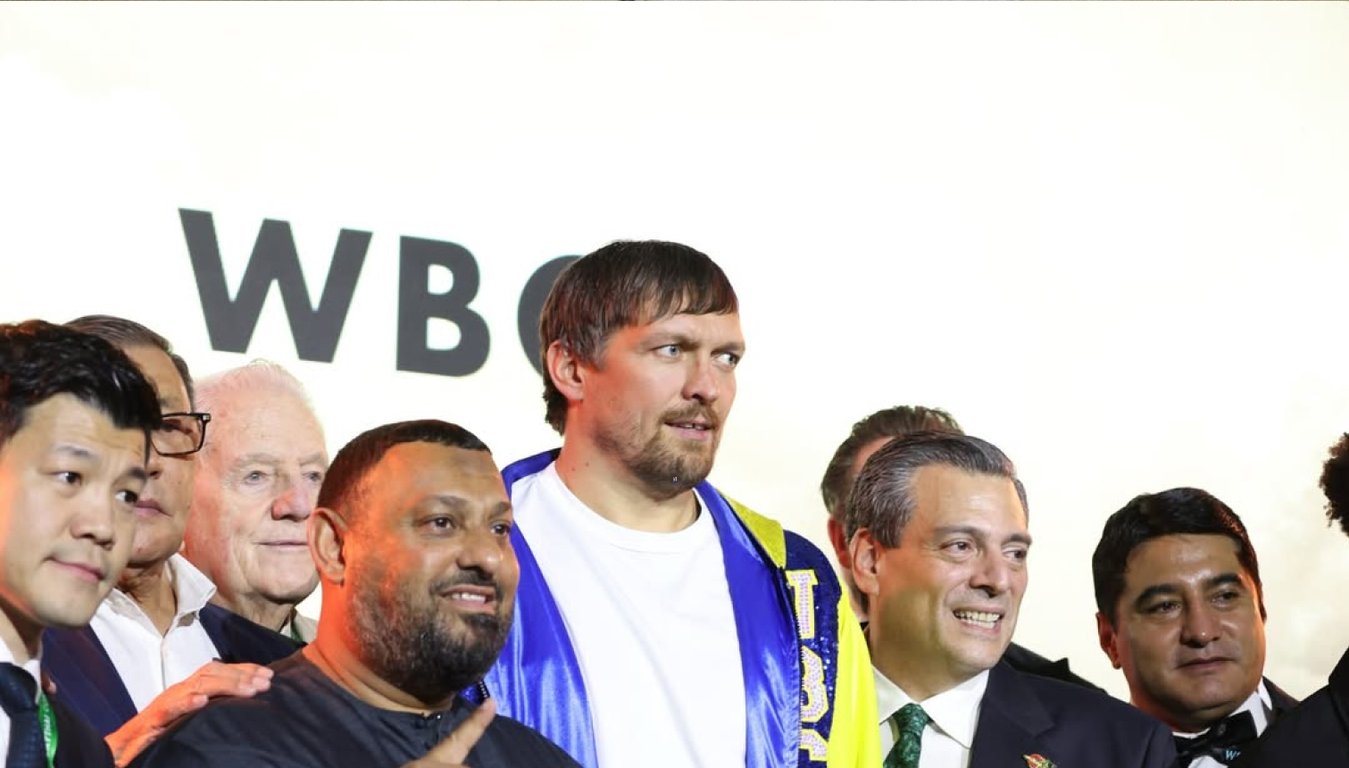 Александр Усик