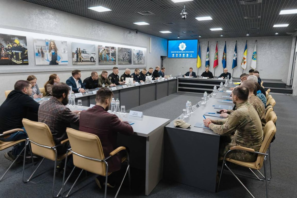 МВС провело консультації щодо обігу зброї