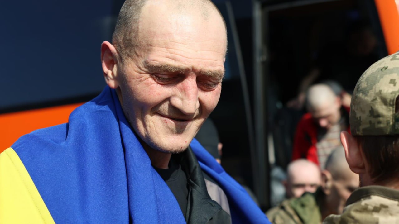 Повернення полонених українських воїнів додому 10 червня