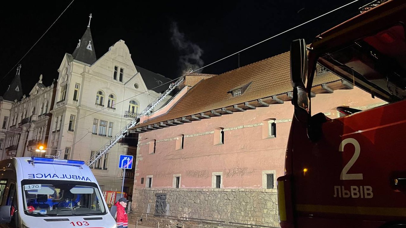 Подробности пожара в ресторане "Реберня" — репортаж Новини.LIVE