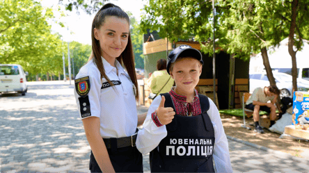 Одеські поліцейські разом з дітьми збирали кошти для підтримки військових - 285x160