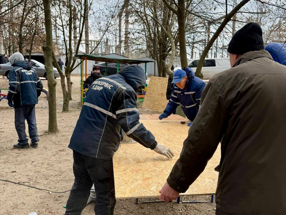 Дніпро оговтується після обстрілу
