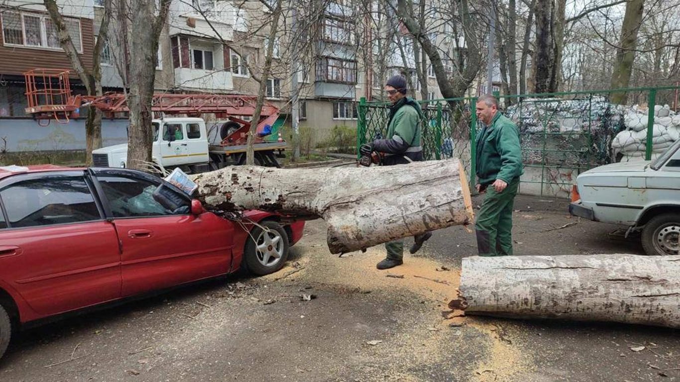 Одесситам выплатят компенсацию за поврежденный автомобиль