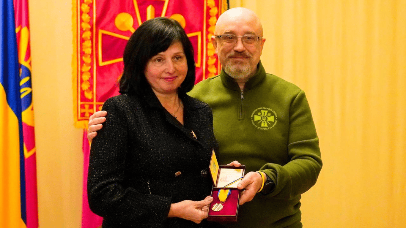 Резніков вручив нагороди киянам за підтримку цивільного фронту
