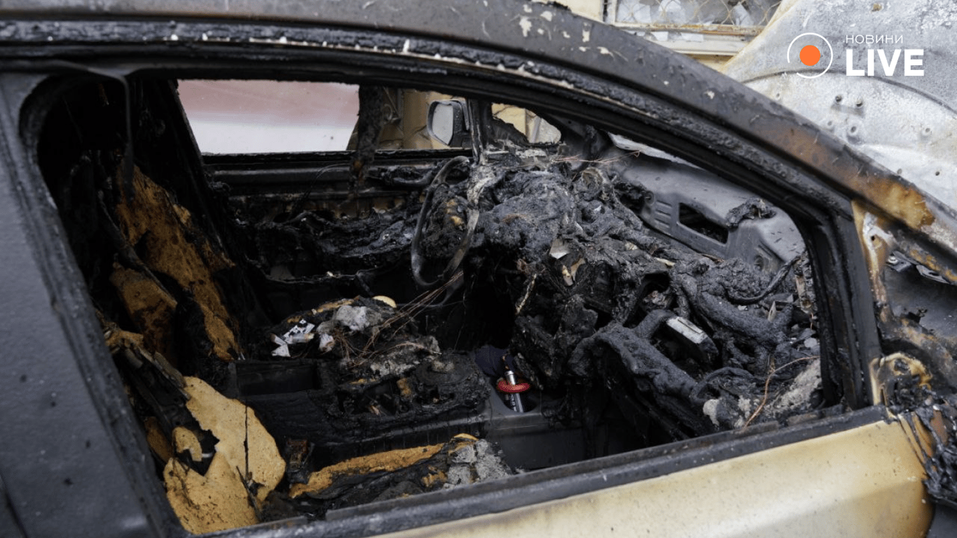 Горіло авто Київ