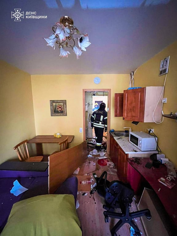 Взрыв в квартире в Ирпене: повреждены стены и мебель