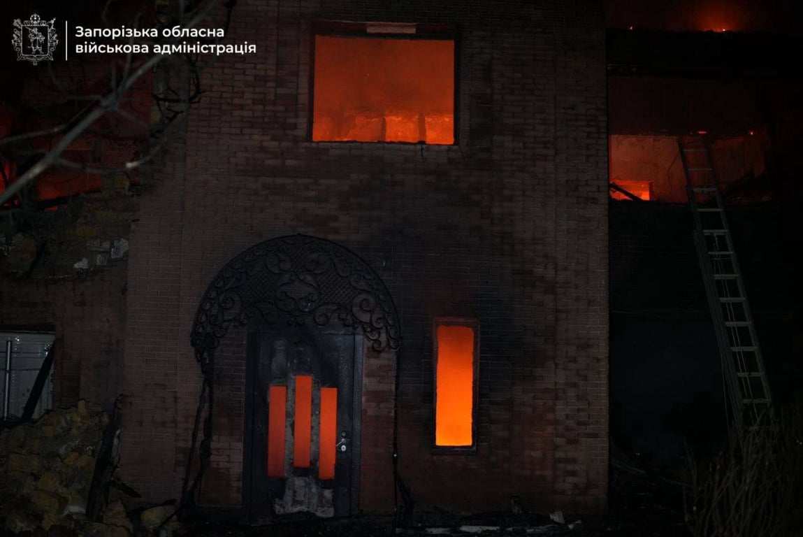 Запоріжжя атакували дрони 9 вересня - загорівся житловий будинок - фото 2