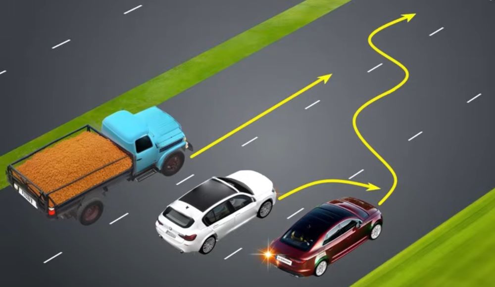 Заплутаний тест з ПДР — кому має поступитися дорогою водій червоного авто - фото 1