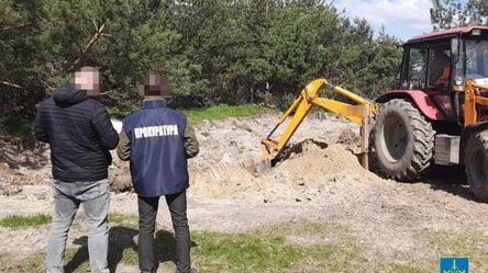 Во Львовской области мужчина сбрасывал остатки животных в лес - 285x160