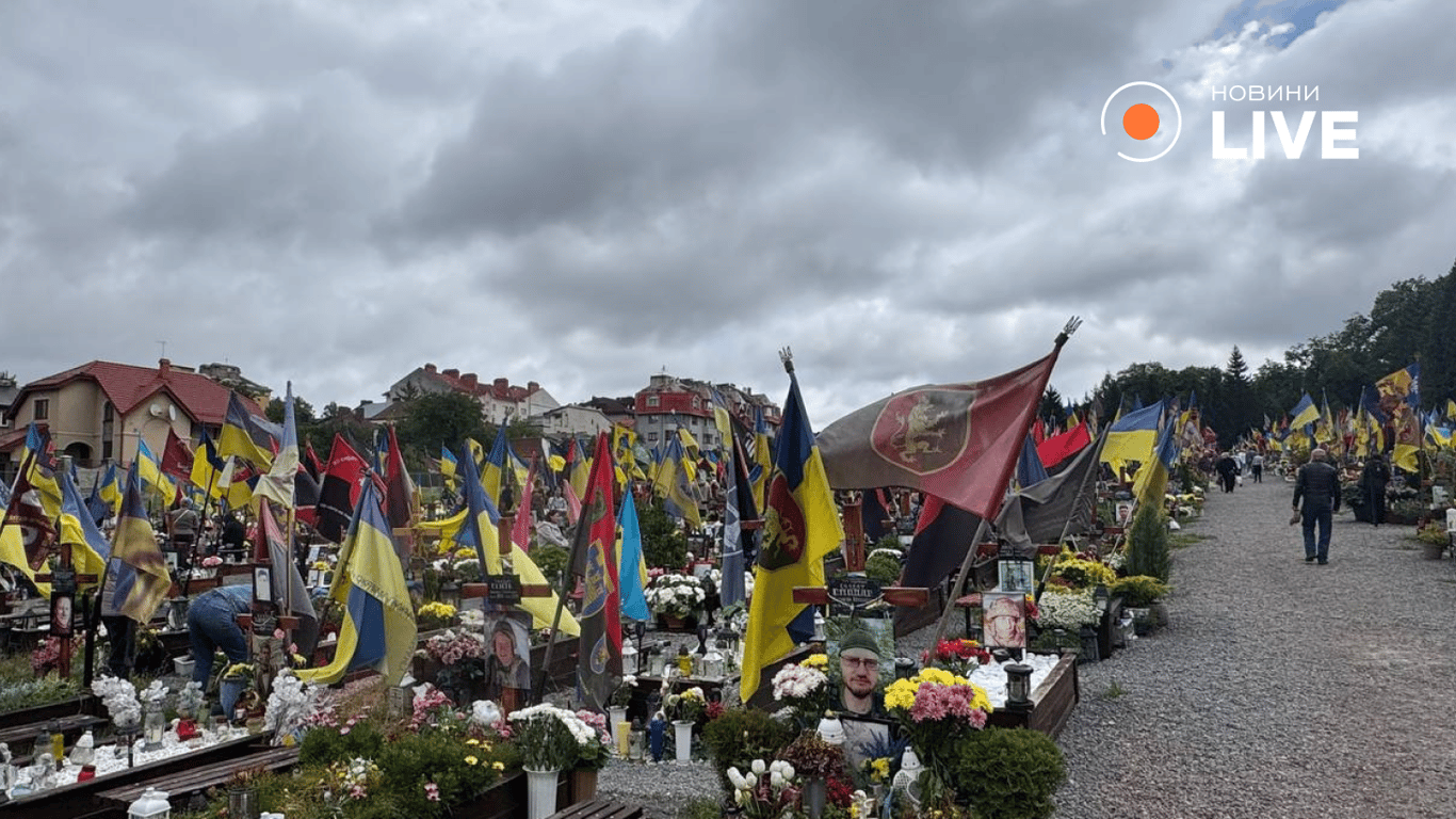 Личаківське кладовище у Львові 24 серпня