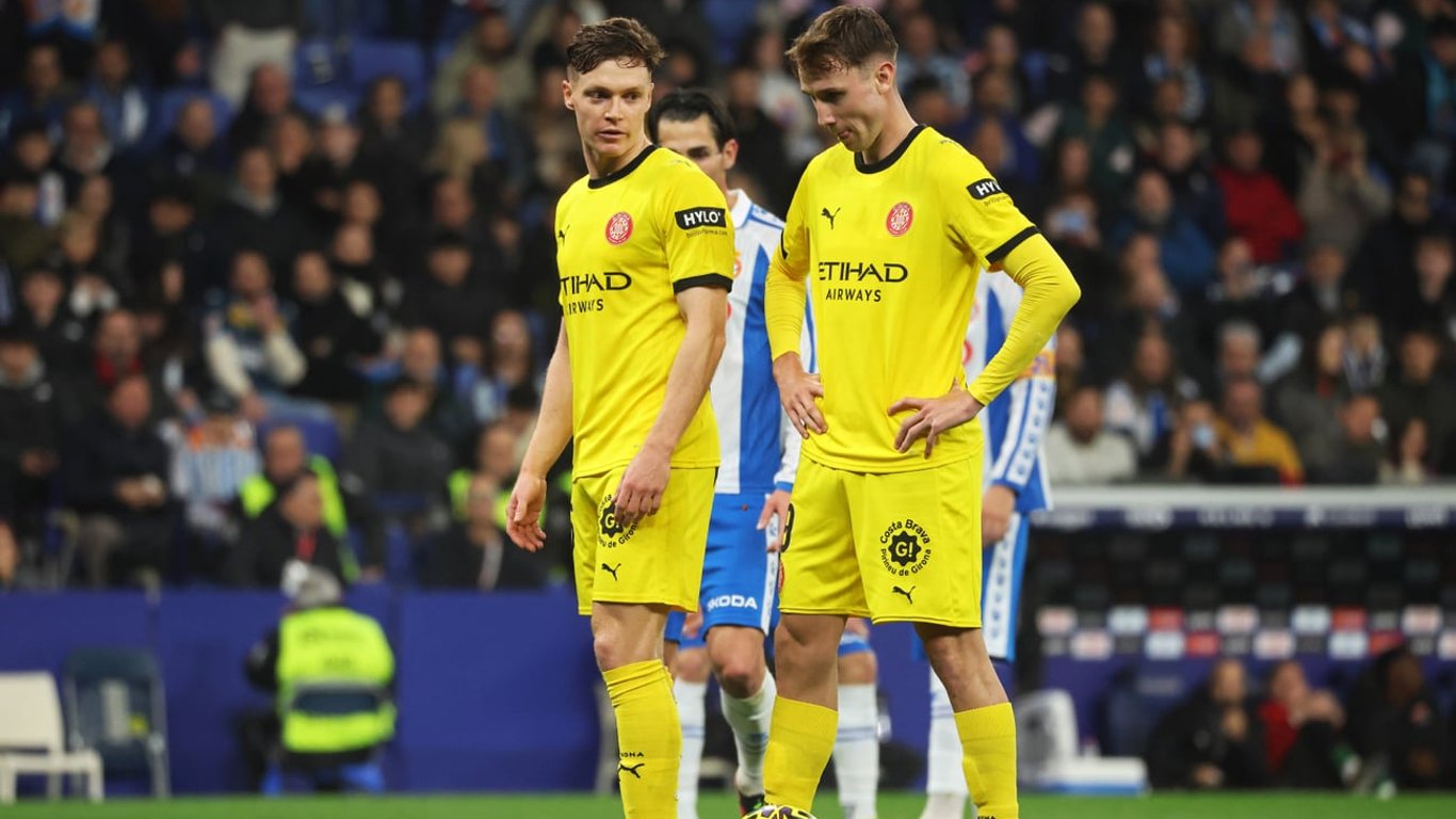 Аякс націлився на тренера Жирони, в якій грають Циганков та Ванат