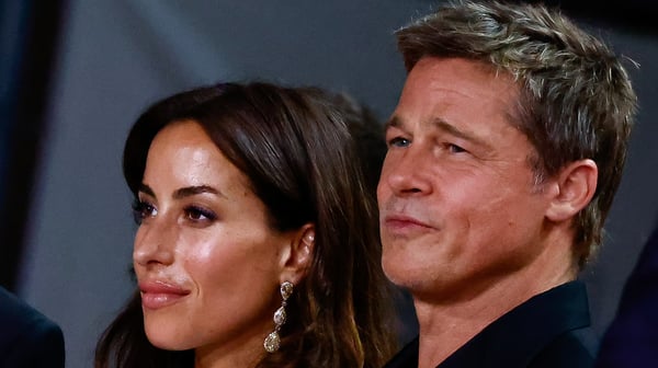 Инес де Рамон сделала несколько шагов к бракосочетанию с Брэдом Питтом. |  Новини.live