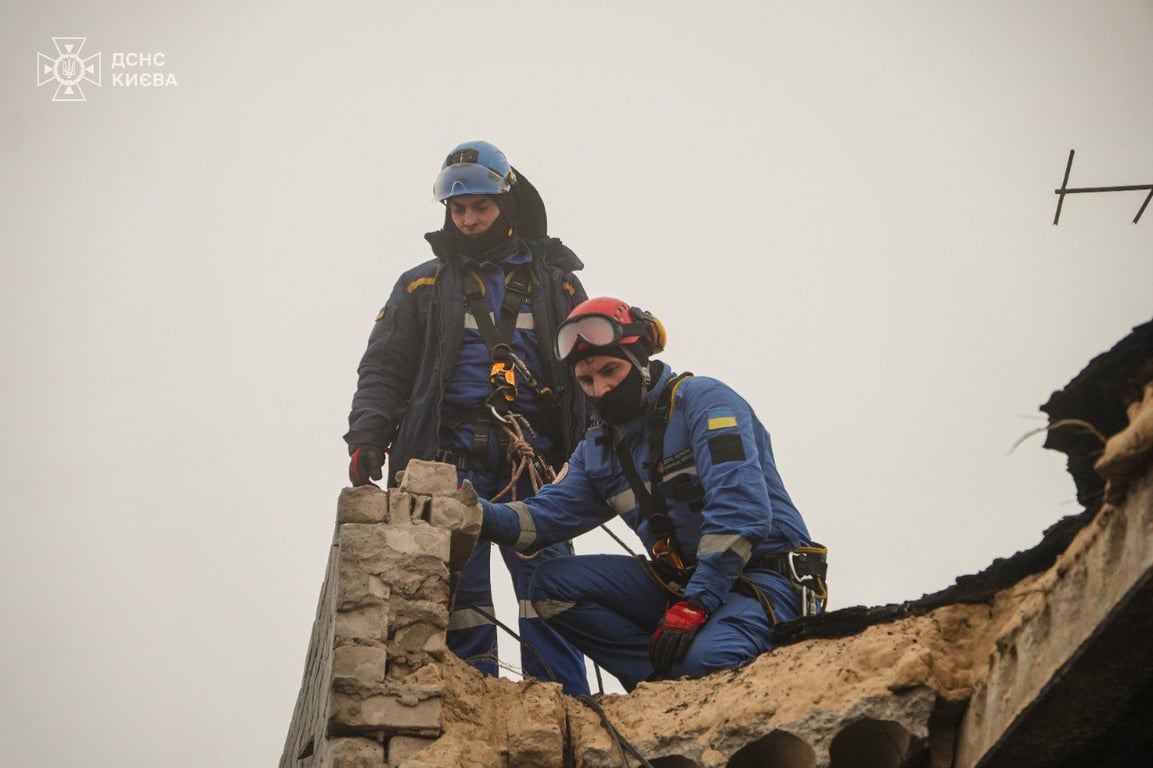 рятувальники на місці подій