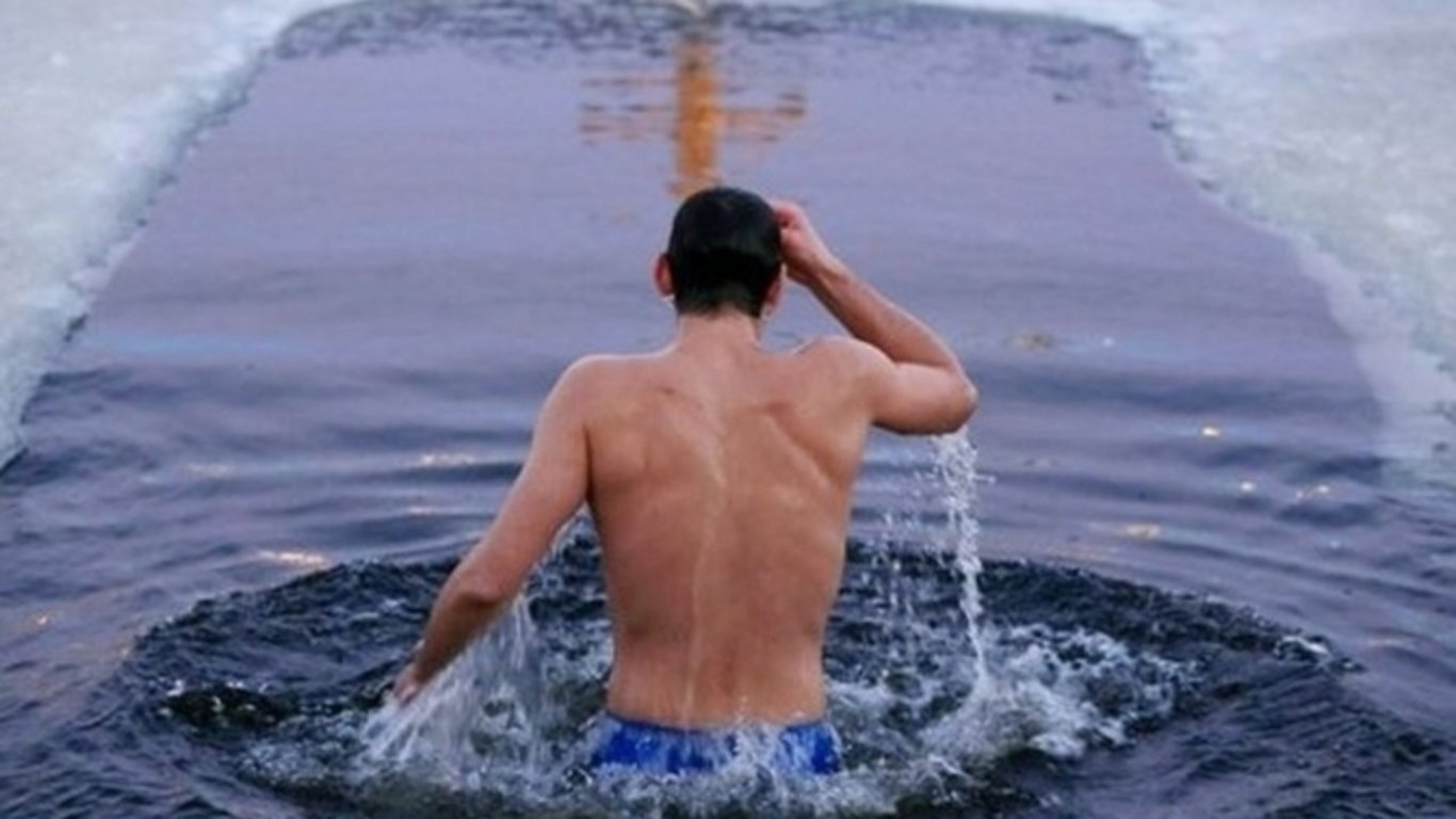 Одесситам напомнили о правилах поведения в водоеме на Крещение