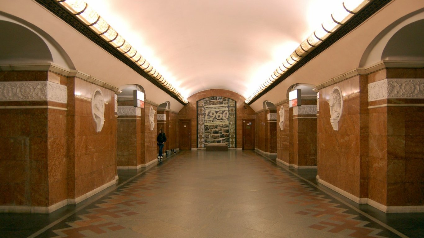 Киевлянам предлагают выбрать новые бюсты, которые установят на станции метро "Университет"