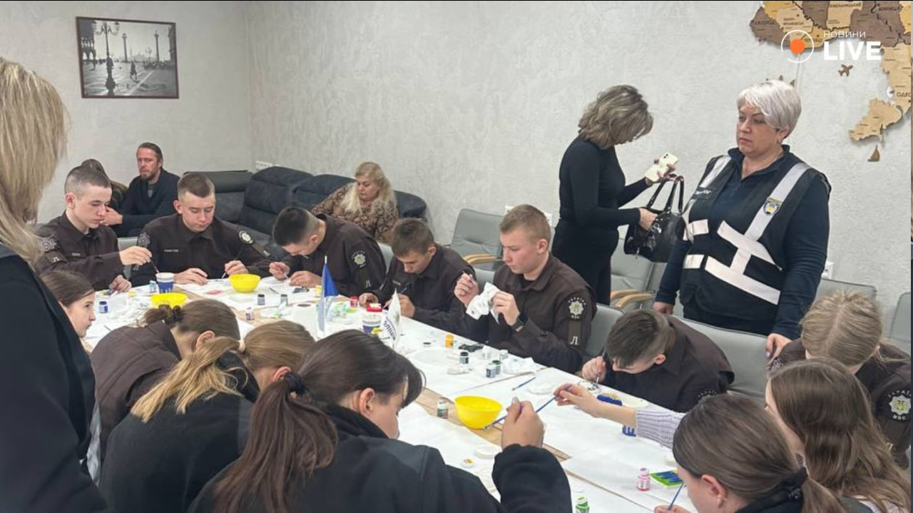 В Киеве провели арт-терапию для детей защитников — фоторепортаж - фото 2