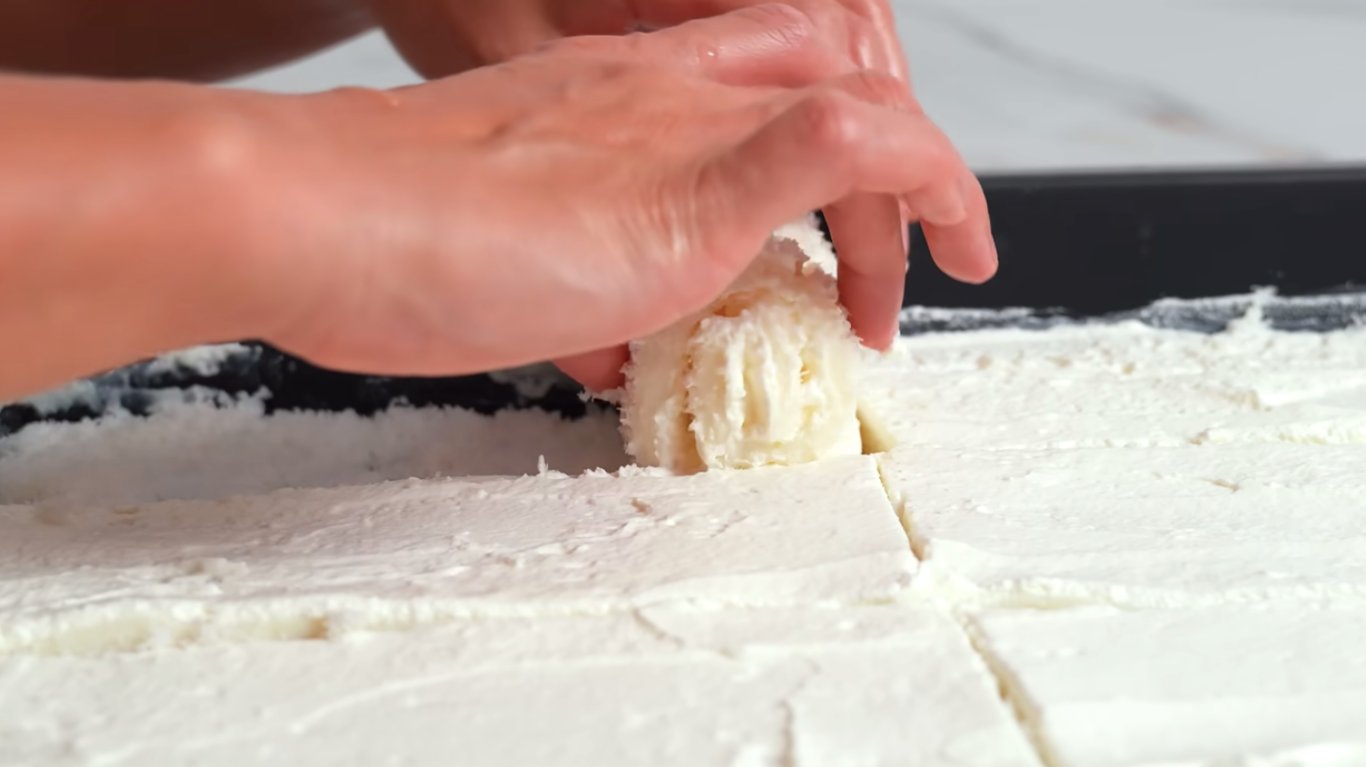 смачний десерт з кокосовою стружкою та вершками Рафаелло