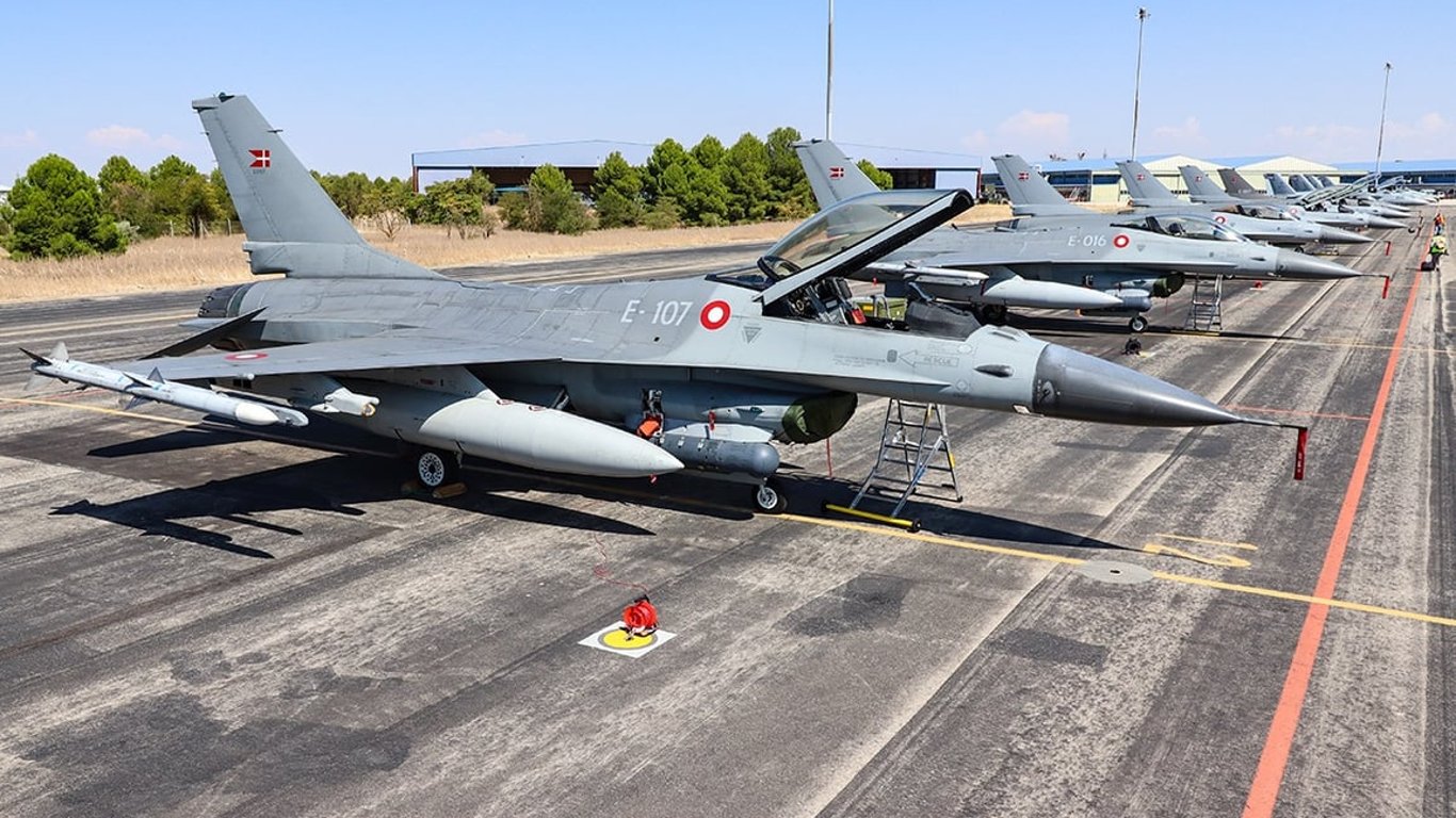Данія незабаром передасть Україні перші літаки F-16