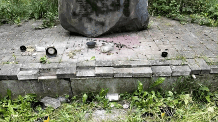 В Польше повредили украинский военный мемориал: посольство возмущено актом вандализма - 285x160