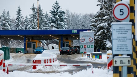 Два популярных КПП с утра в пробках — очереди на границе Украины - 285x160