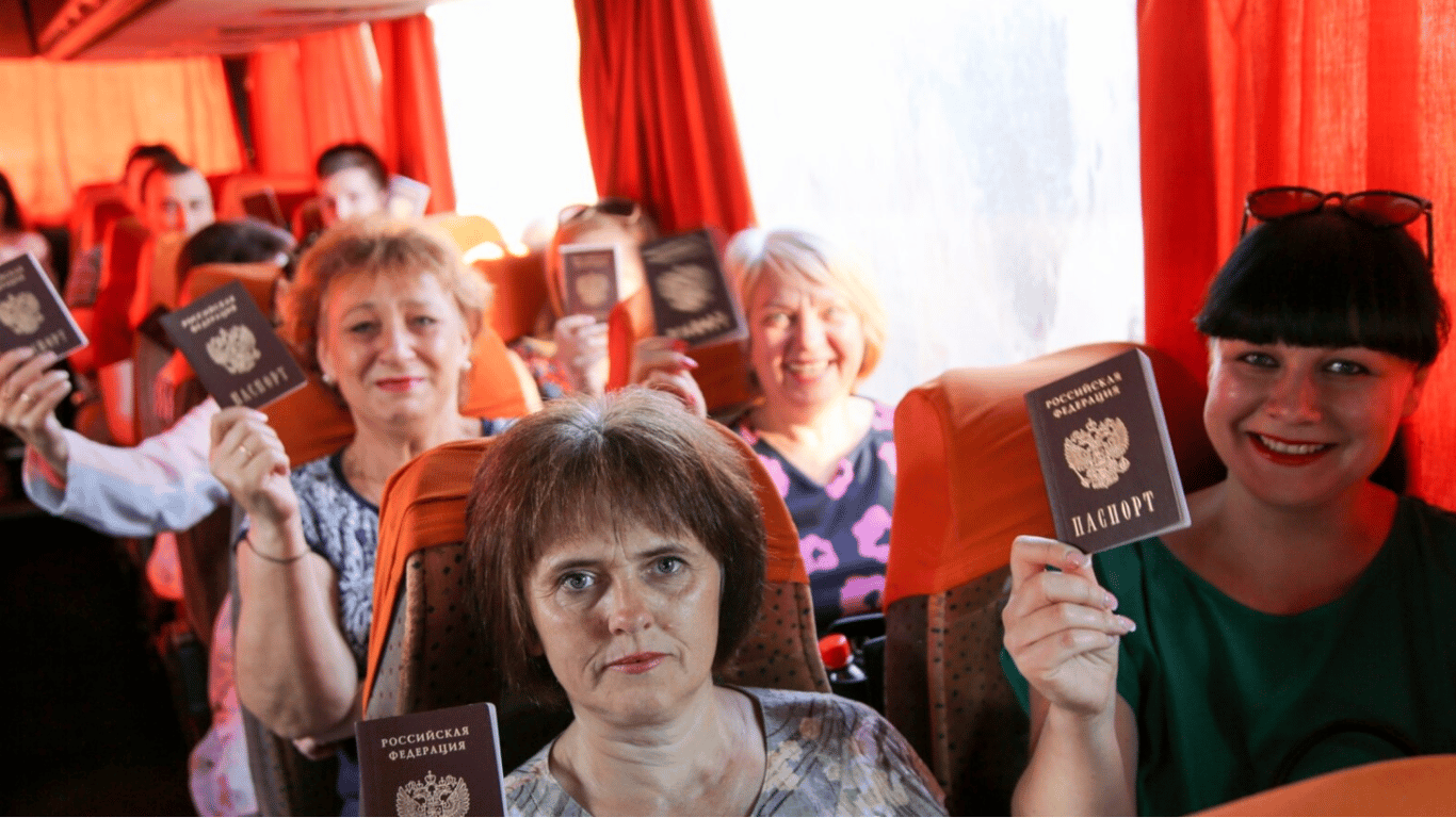 Окупанти вигадали новий спосіб, як змусити українців отримати паспорт РФ