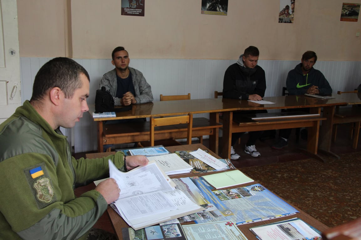 Кого з громадян України можуть зняти з військового обліку в ТЦК та СП у березні 2025 року