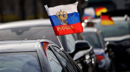 Суд Берлина таки запретил российские флаги на 9 мая - 285x160