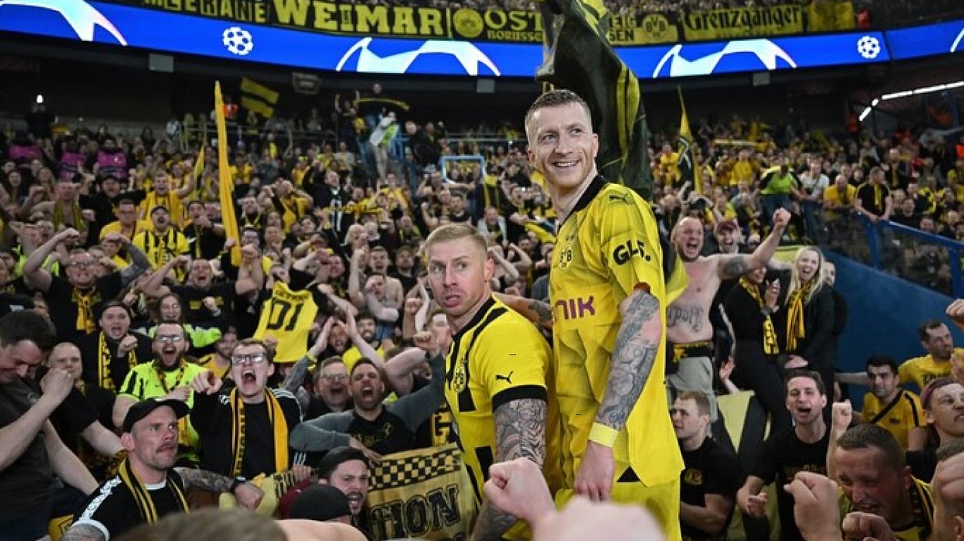 Марко Ройс с болельщиками Боруссии