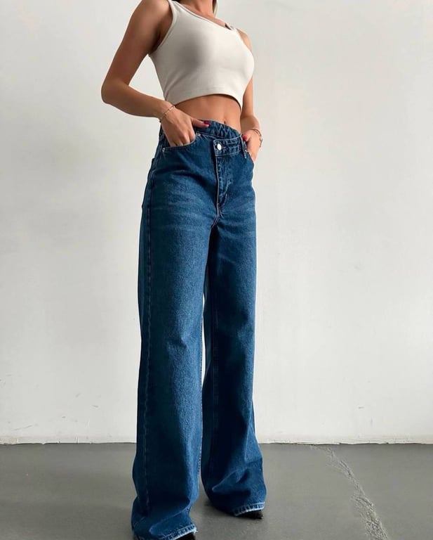 Джинсы клеш надежно закрепились в модном мире