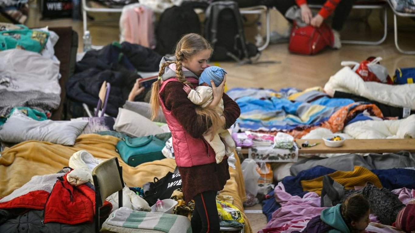 Чи планують українські біженці у Польщі повертатися додому: опитування