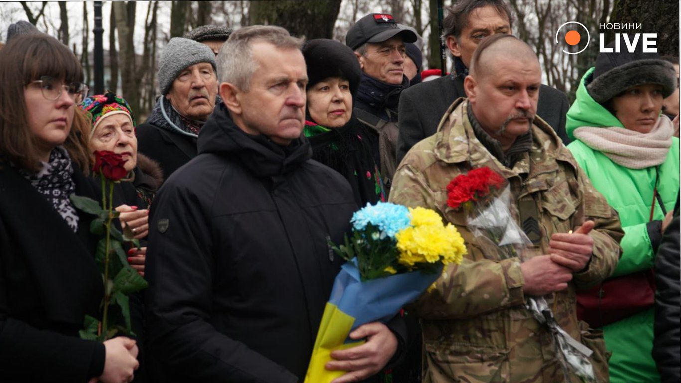В Киеве чтят память Героев Небесной Сотни - фото 9