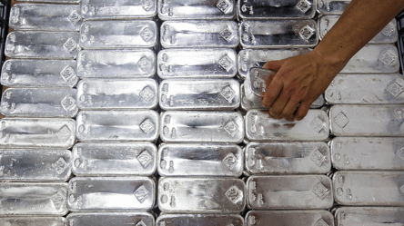 Ціни на срібло сягнули рекордної позначки вперше за 11 років — скільки коштує дорогоцінний метал - 285x160