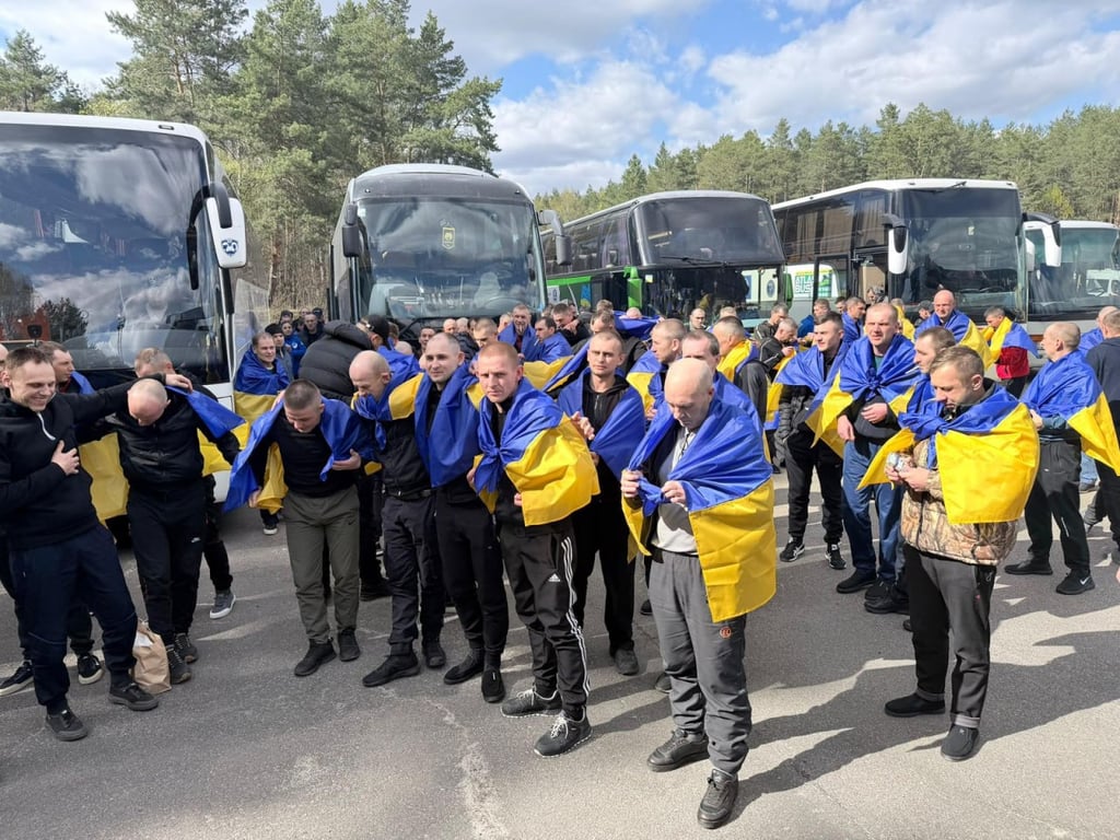Повернення полонених 24 квітня