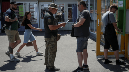 У Міноборони пояснили, коли ТЦК перестануть видавати повістки на вулицях - 285x160