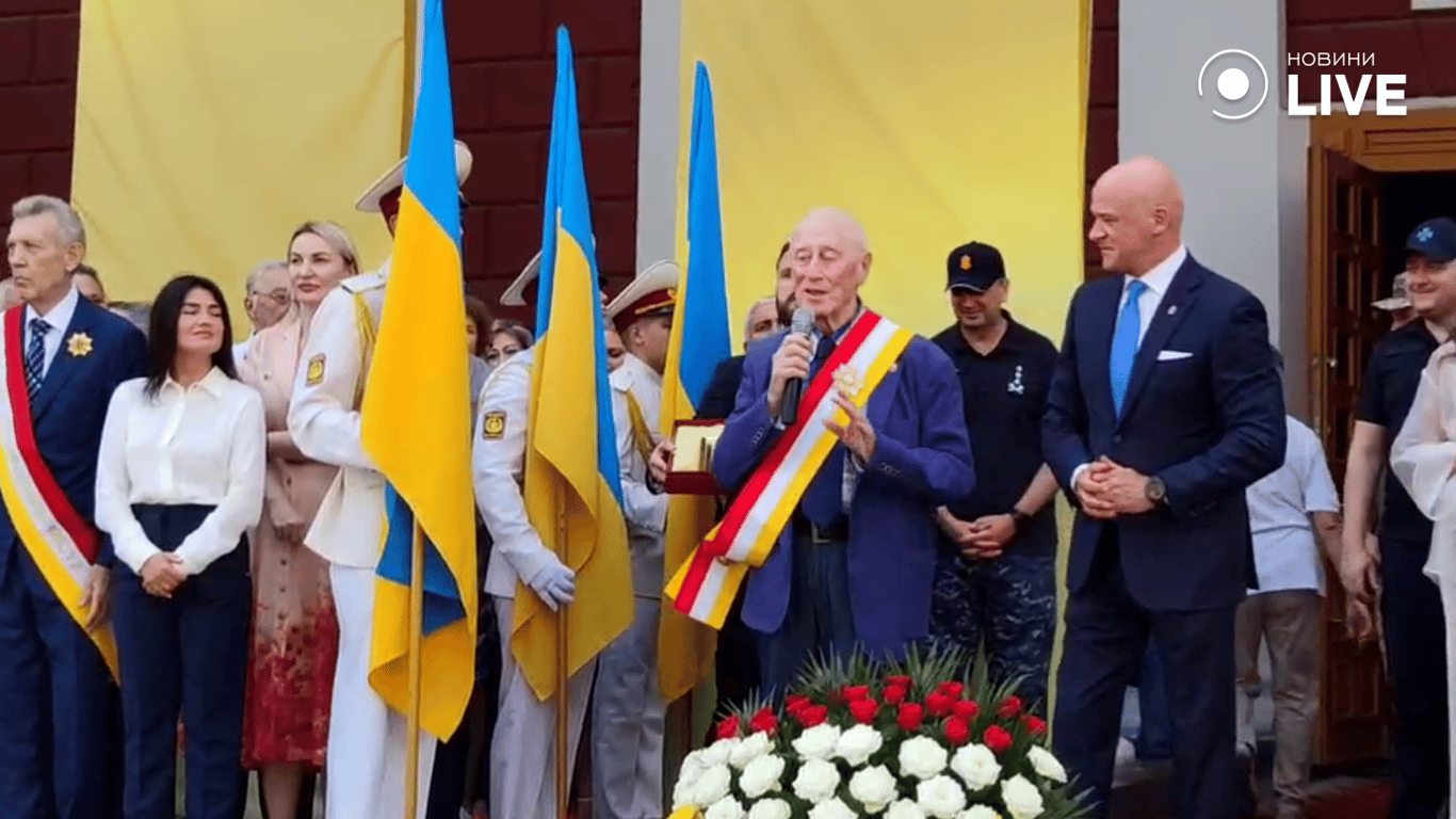 В Одесі урочисто підняли прапор з нагоди Дня міста - фото 2