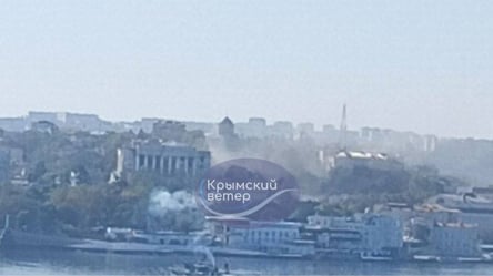 Над будівлею штабу Чорноморського флоту РФ у Криму підіймається дим: що відомо - 285x160