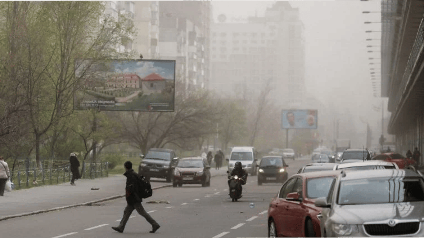 Завтра в Україні погіршиться якість повітря — небо затягне пил із Сахари