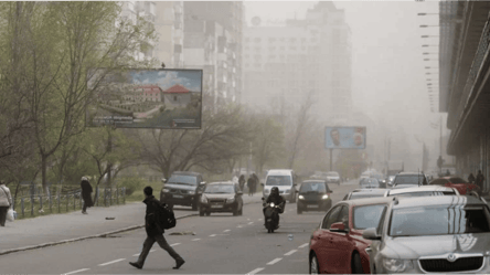 Завтра в Україні погіршиться якість повітря — небо затягне пил із Сахари - 290x166