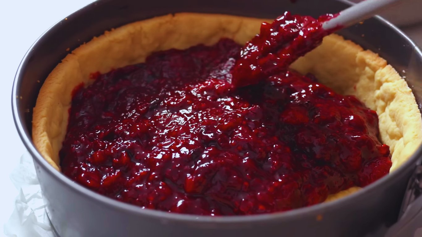 Easy dessert recipe with berries and meringue — elegant yet simple