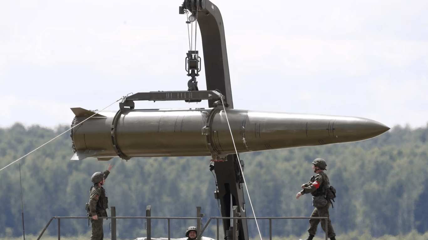 Тренировочный спуск ракеты в отсек