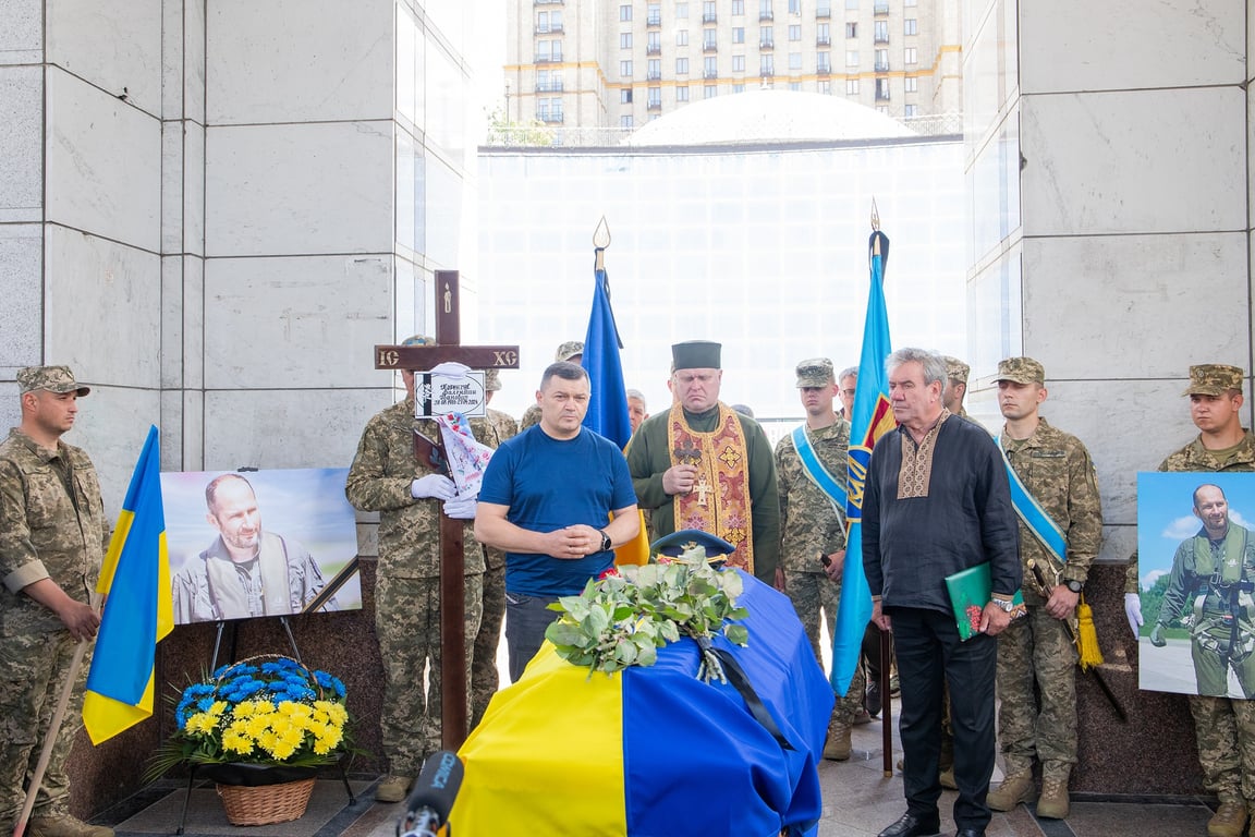 Бджоляра поховали у Києві 18 червня