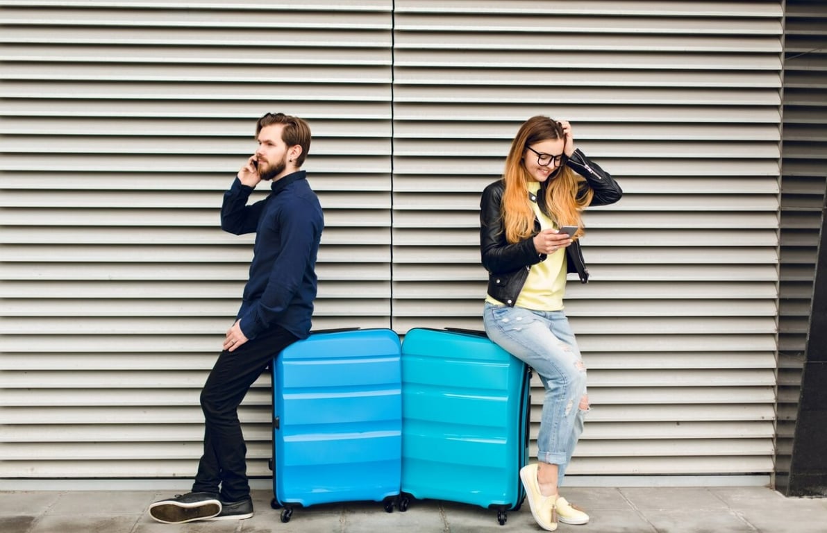 Експерт пояснив, чому не варто купувати кольорові валізи - фото 1