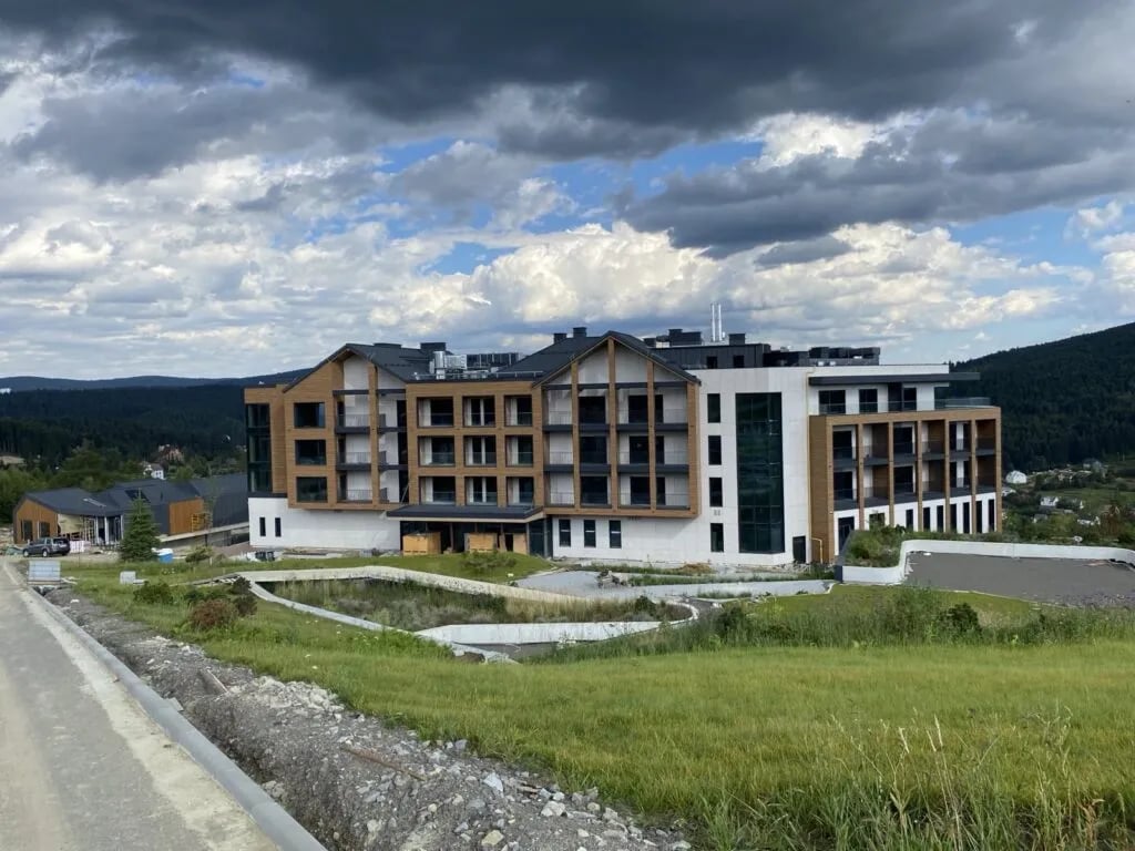 Гостиничный комплекс компании "Нормаз плаза". Фото : NGL.media)