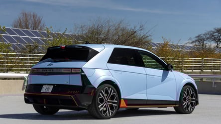 Чому Hyundai забороняє водіям дрібний ремонт електрокарів - 285x160